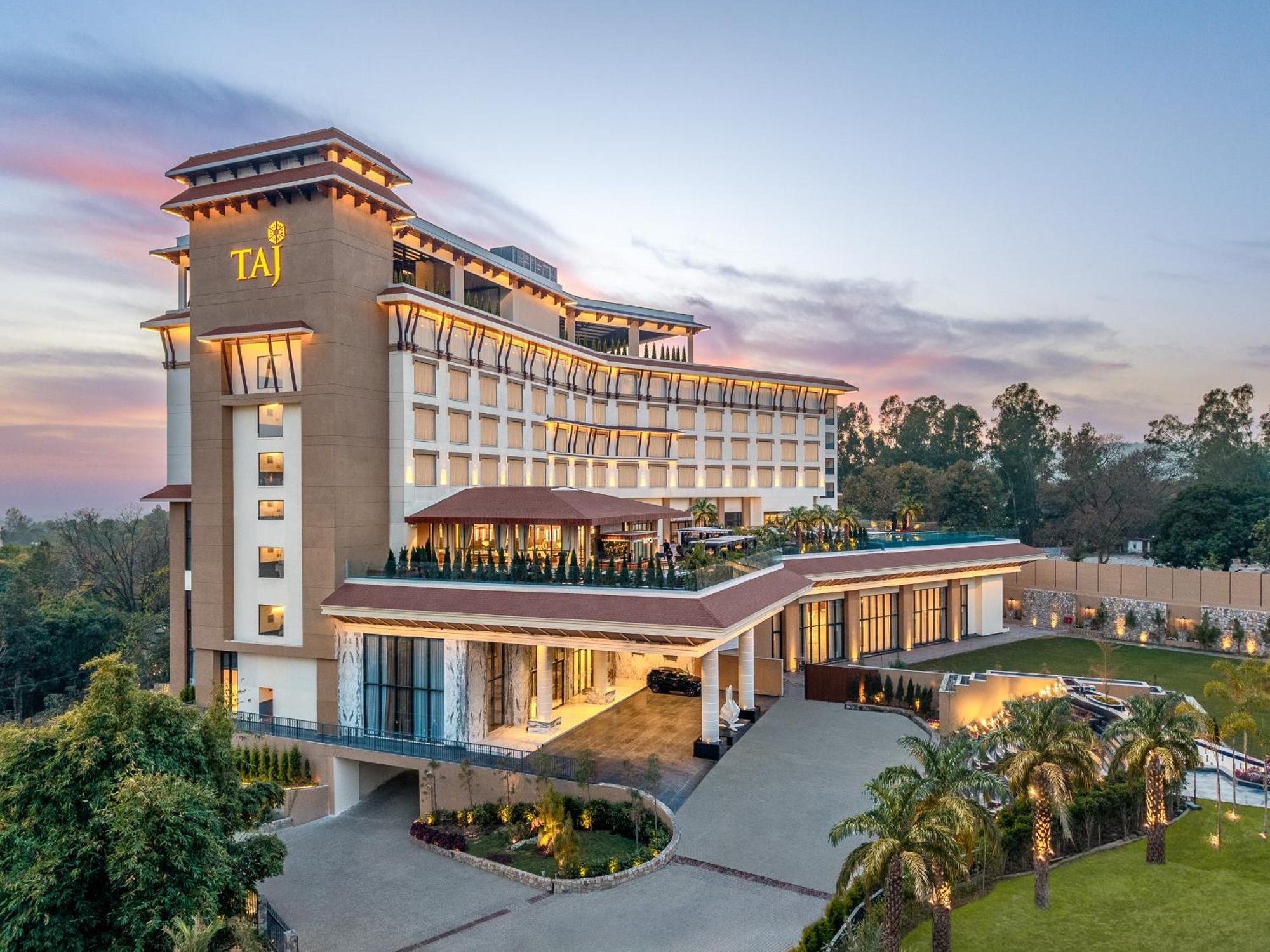Taj Mussoorie Foothills, Dehradun Hotel Exterior photo