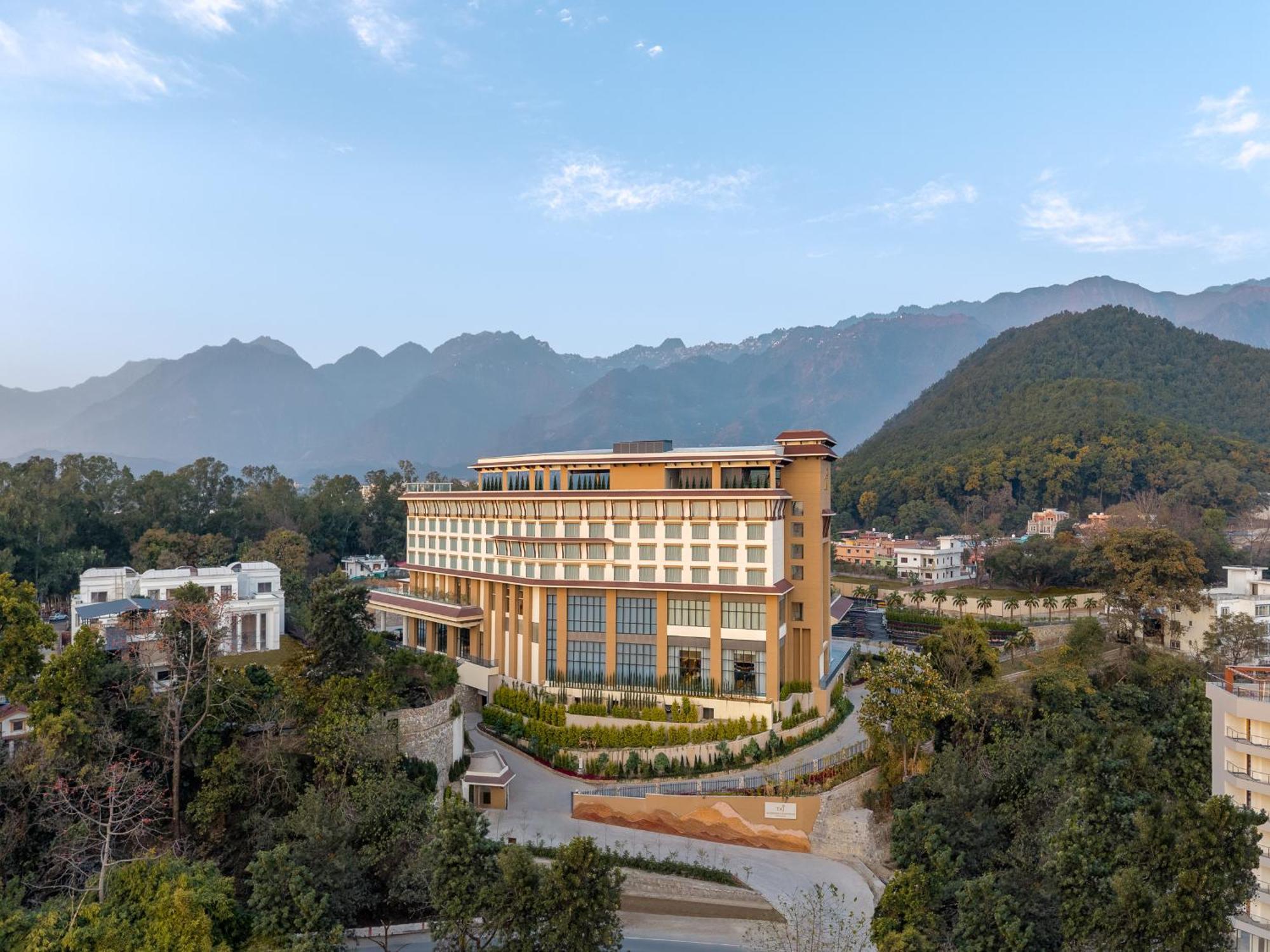 Taj Mussoorie Foothills, Dehradun Hotel Exterior photo