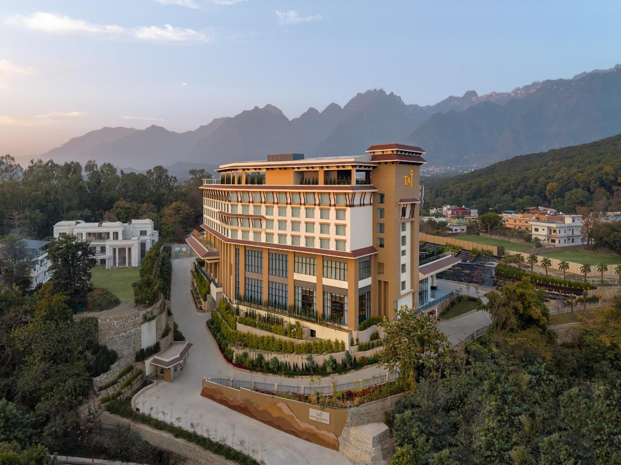 Taj Mussoorie Foothills, Dehradun Hotel Exterior photo