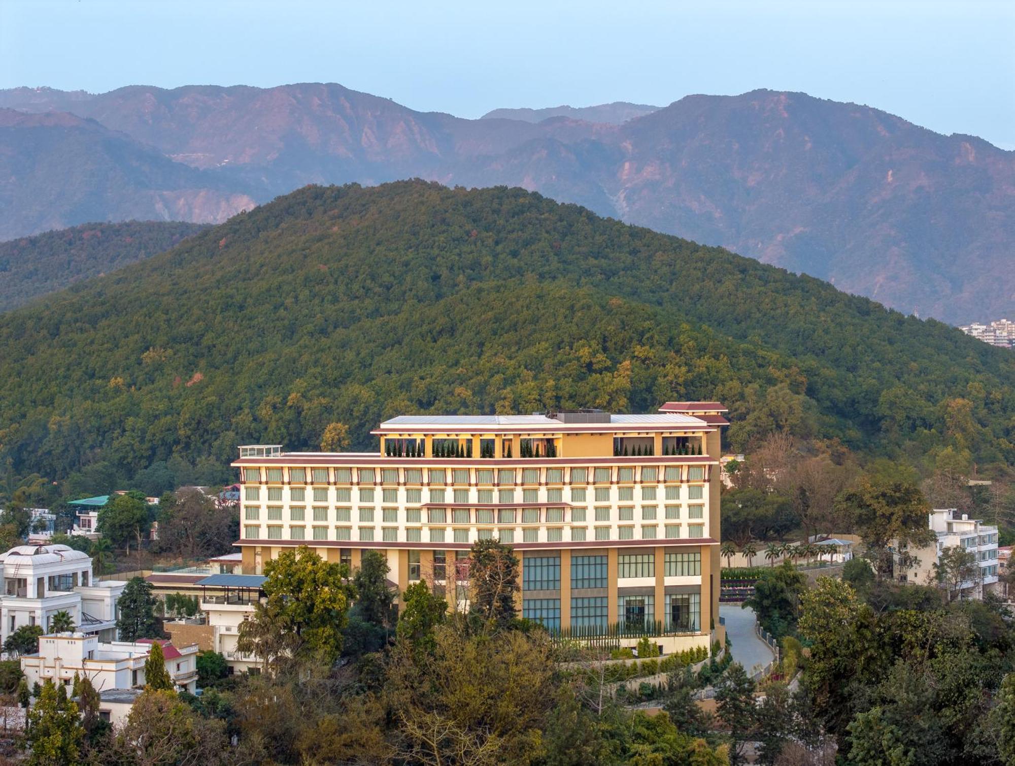 Taj Mussoorie Foothills, Dehradun Hotel Exterior photo