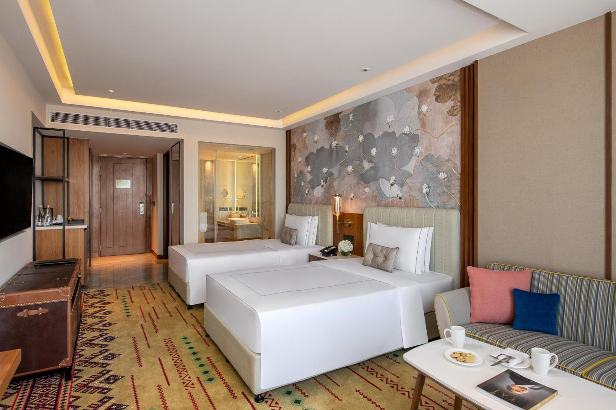 Taj Mussoorie Foothills, Dehradun Hotel Exterior photo