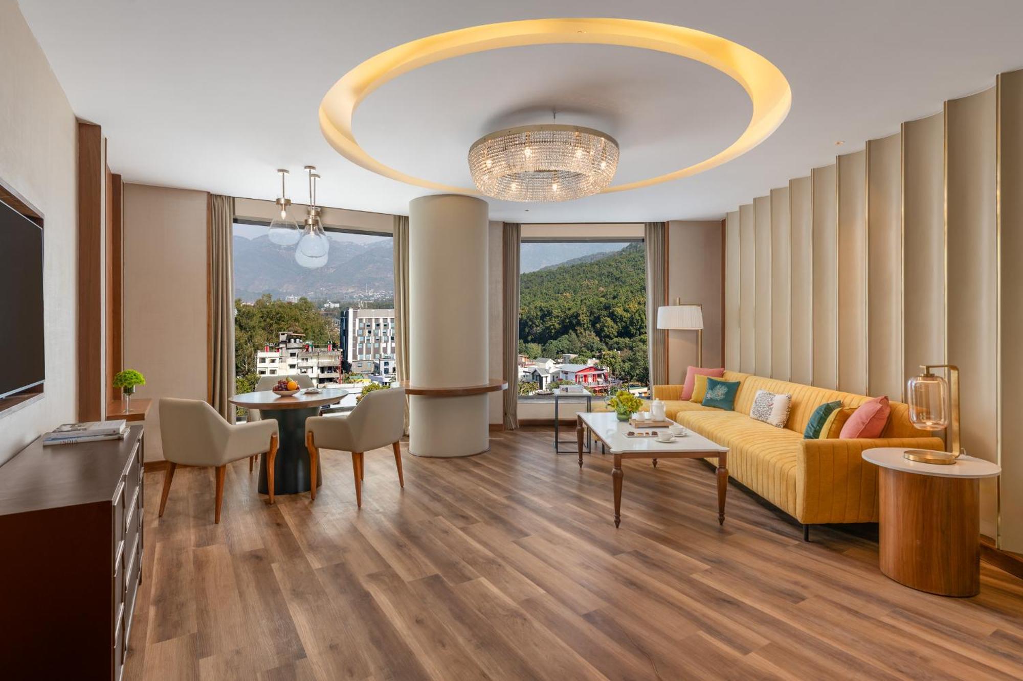 Taj Mussoorie Foothills, Dehradun Hotel Exterior photo